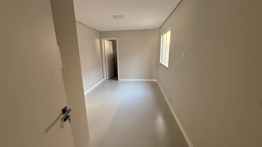 Banheiro com revestimento marmorizado