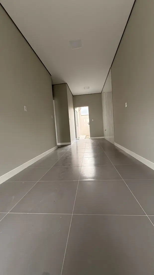 Corredor e piso em porcelanato